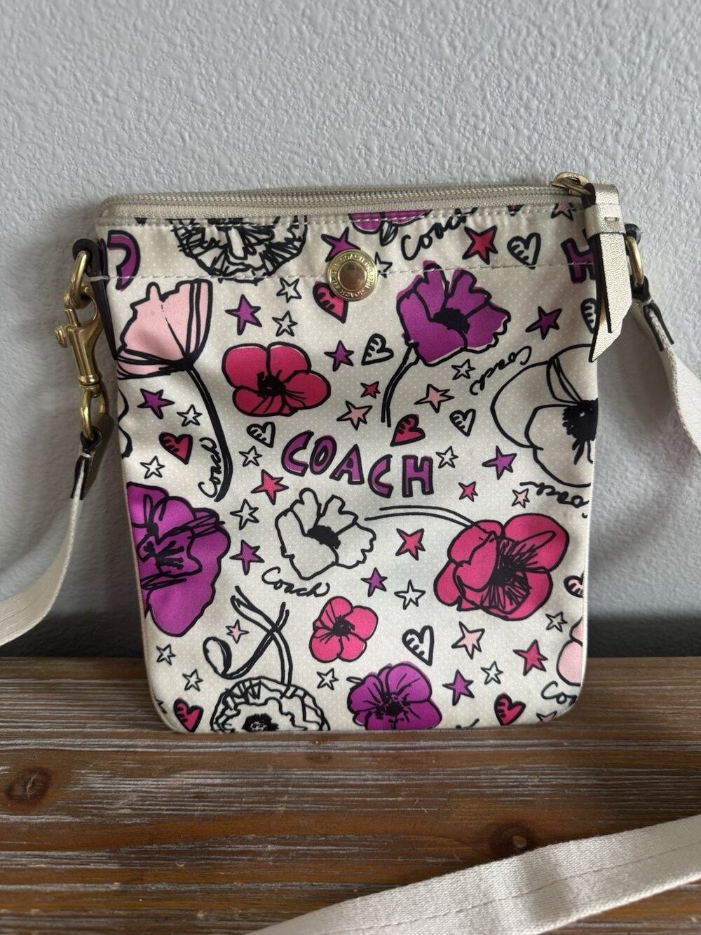 Simply Adorable Vintage Coach Poppy Floral Scribble Crossbody Bag Y2K
